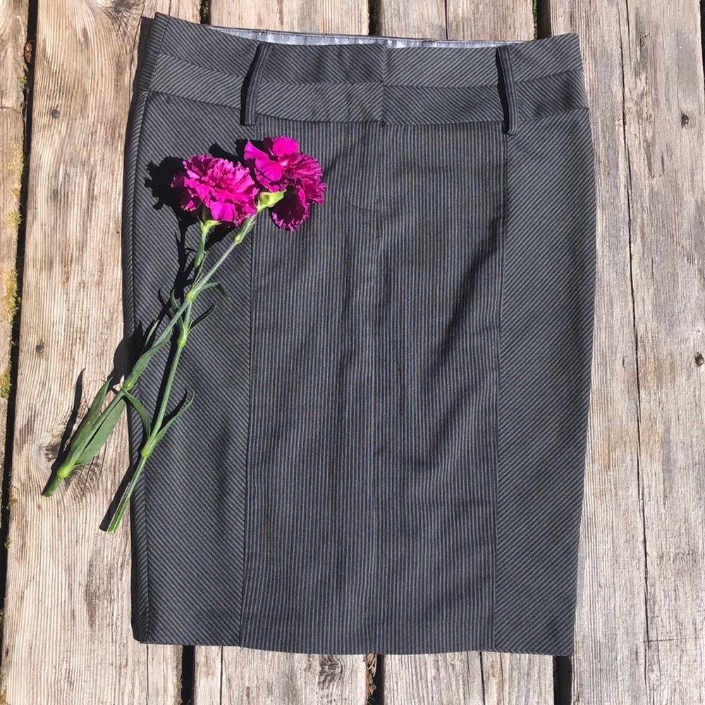 Guess pencil skirt pinstriped